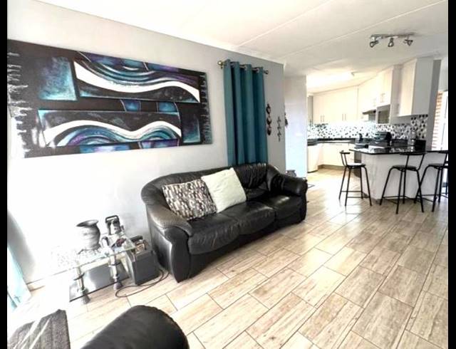 3 BEDROOM TOWNHOUSE FOR SALE IN BIRDSWOOD